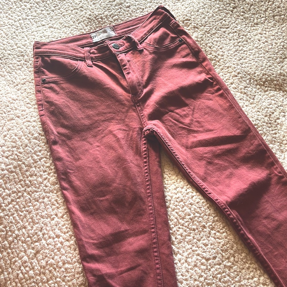 • FREE PEOPLE • size: W26 (2-4) maroon skinny jeans •